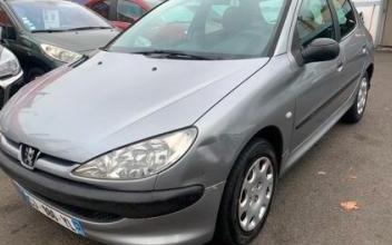 Peugeot 206 L'Hay-les-Roses