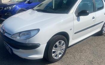 Peugeot 206 Entraigues-sur-la-Sorgue