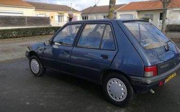 Peugeot 205 Les-Sables-d'Olonne