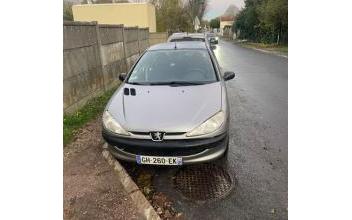 Peugeot 206 Saint-Thibault-des-Vignes