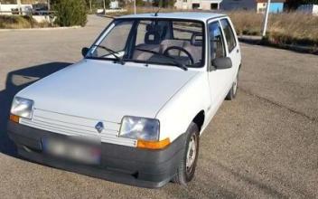 Renault super 5 Saint-Côme-et-Maruéjols