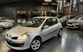 RENAULT Clio Décines-Charpieu