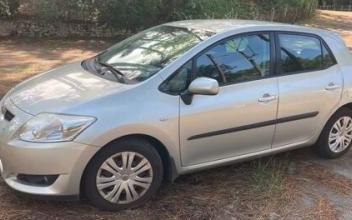 Toyota auris Bordeaux