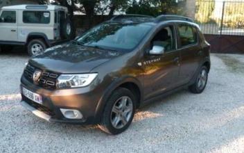 Dacia sandero Castillon-du-Gard