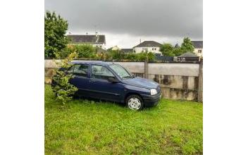 Renault clio Le-Louroux-Béconnais