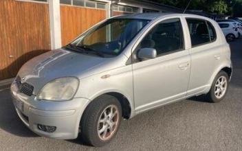 Toyota yaris La-Celle-Saint-Cloud