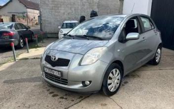 Toyota yaris Fresneaux-Montchevreuil